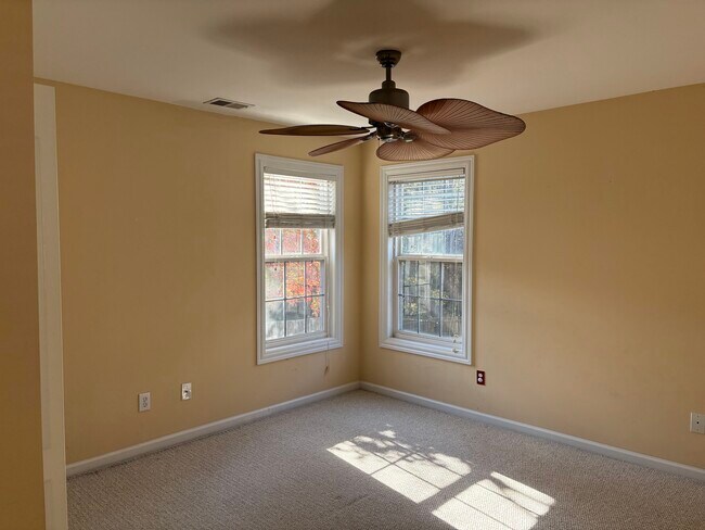 Building Photo - 945 College Pl Ct NW