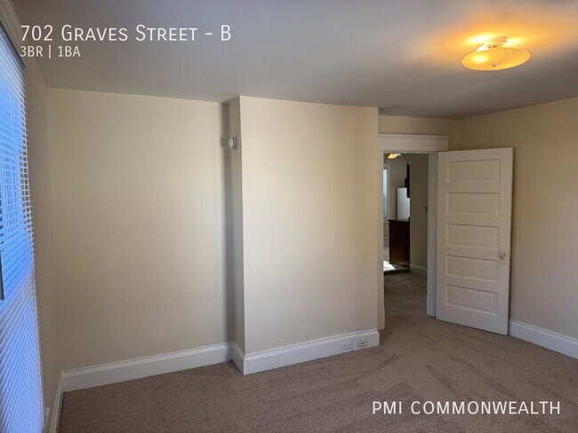 Building Photo - 702 Graves St