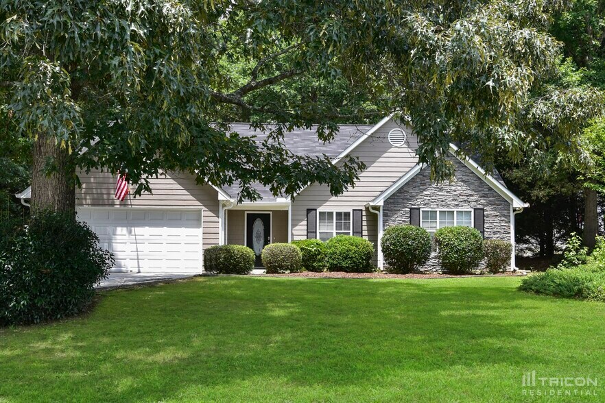 Primary Photo - 408 Crested View Dr