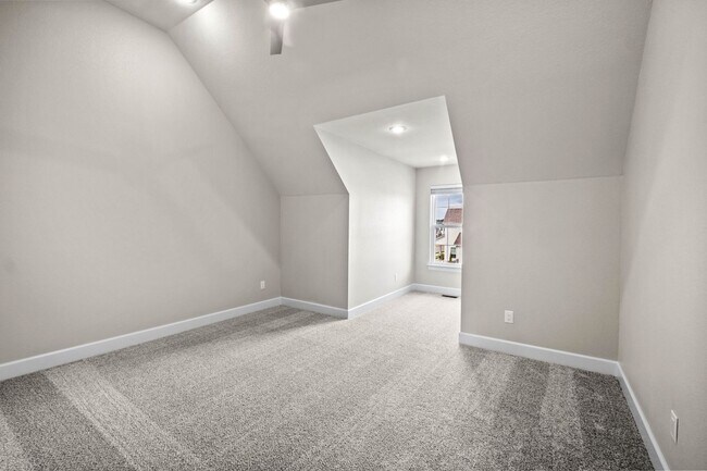 Building Photo - 3024 Courtyard St