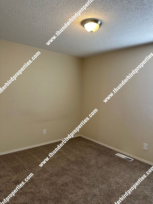 Building Photo - $500 off first months rent!!  Gated community near the base with refrigerated air