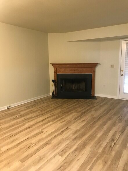Building Photo - 2105 Wexford Rd