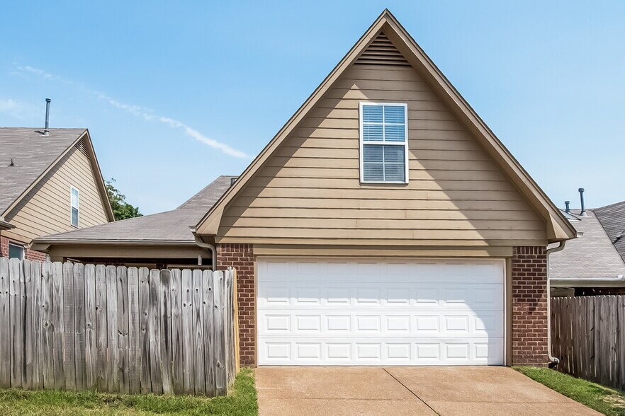 Building Photo - 10215 Morning Hill Dr