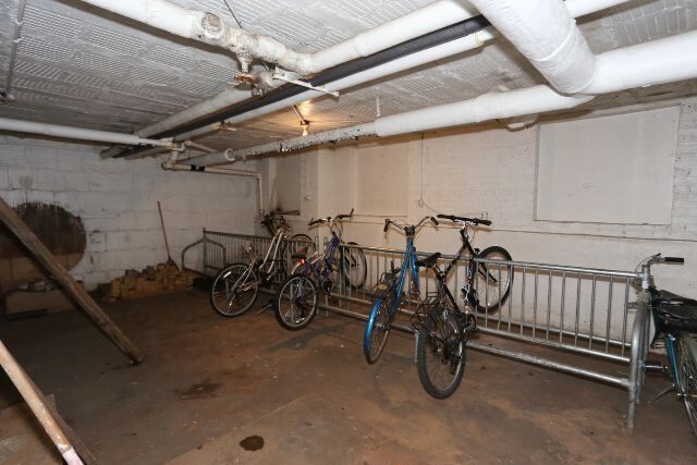 Building Photo - 705 W Belmont Ave