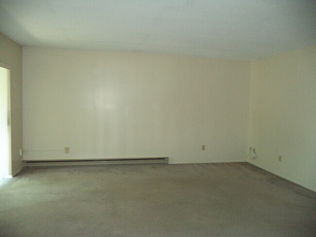 Building Photo - 715 W Cherry Ln