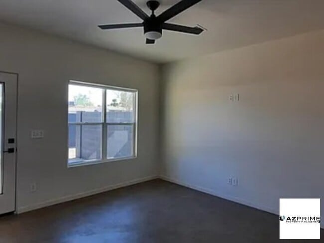 Building Photo - Lovely Home