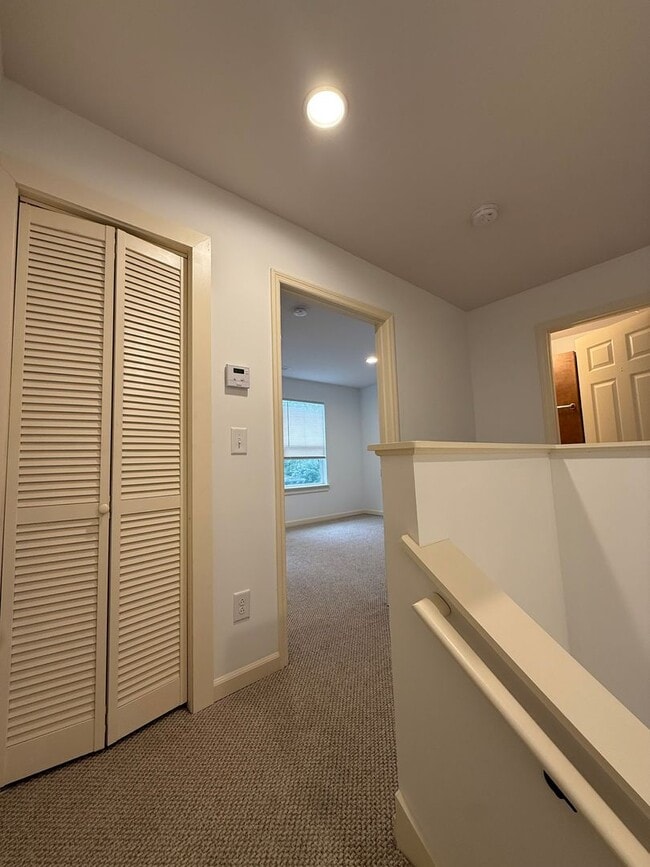 Building Photo - Spacious Rental Minutes from Downtown Nashville!