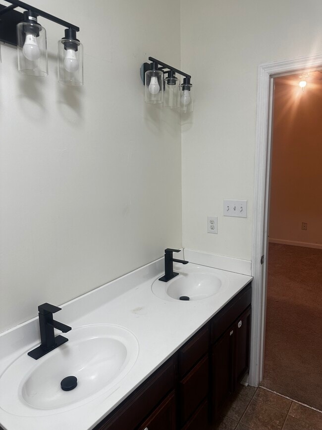 Building Photo - 110 Mingo Dr