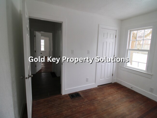 Building Photo - MUNCIE 3 BR 1 BA House with New Appliances and Garage (SECTION 8 APPROVED)