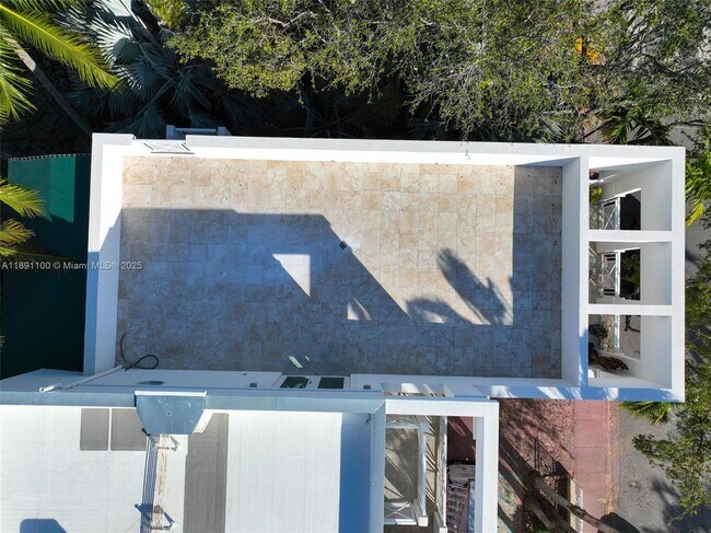 Building Photo - 1005 8th St