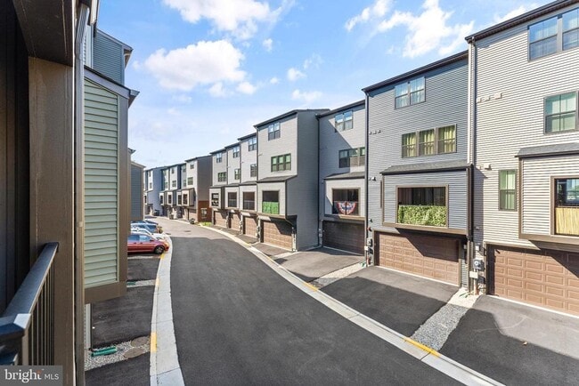 Building Photo - 12973 Hattontown Square