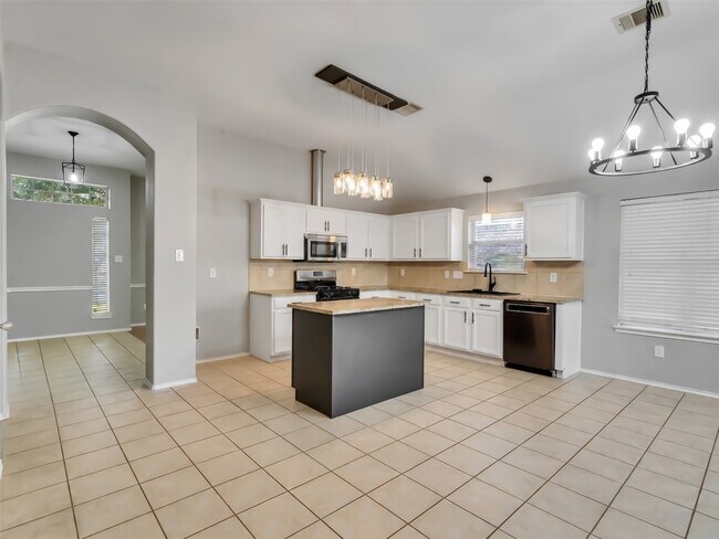 Building Photo - 3417 Cypress Village Dr