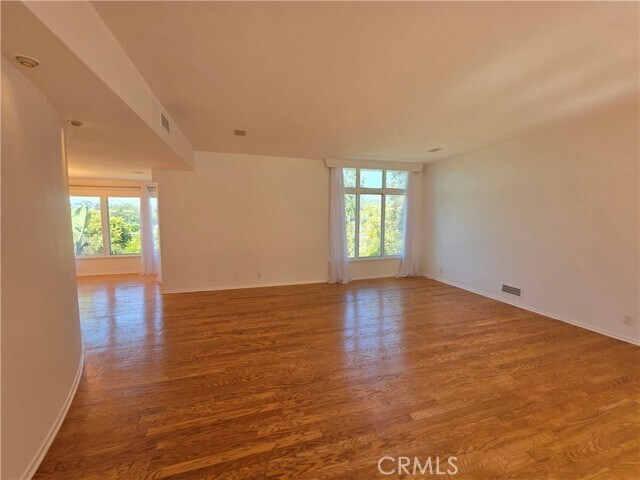 Building Photo - 310 S Thurston Ave