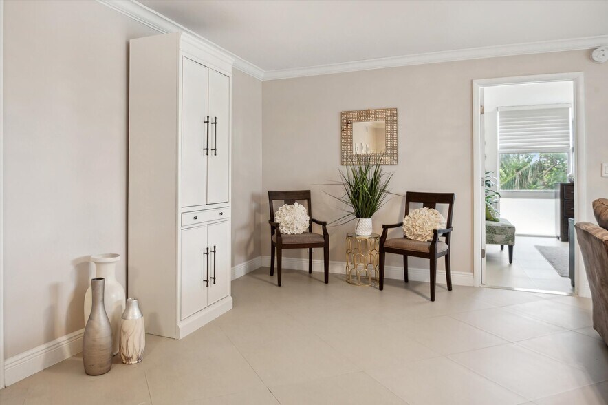 Living - 2841 N Ocean Blvd