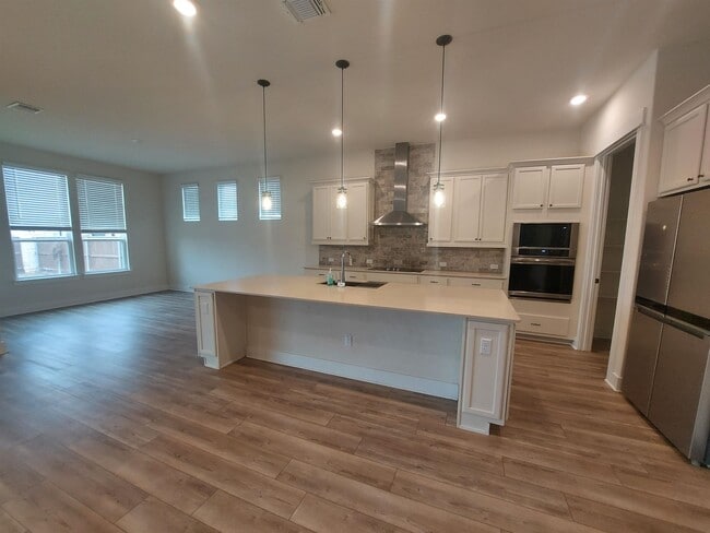 Building Photo - 401 Verbena Dr