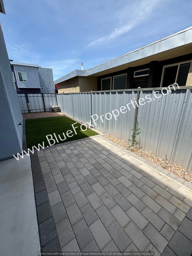 Building Photo - 8671 E Ultra Dr