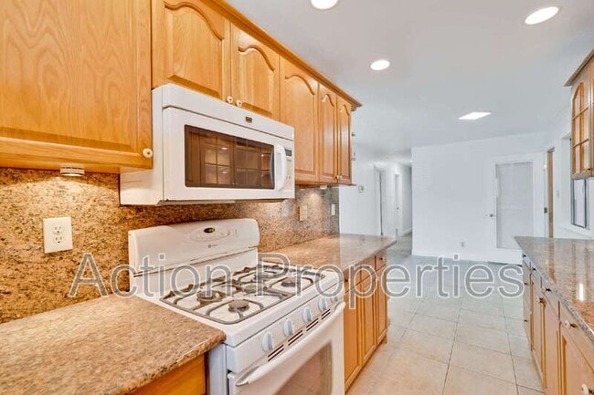 Building Photo - 2280 Brentwood Ct