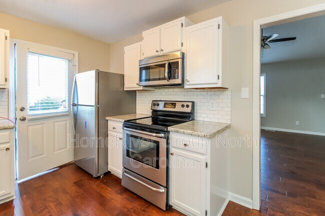 Building Photo - 7103 Thornaby Dr