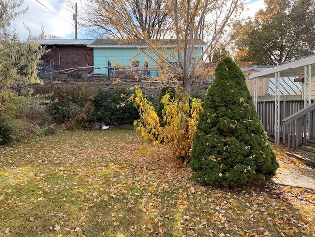 Building Photo - 4 bedroom 2 bath home with workshop