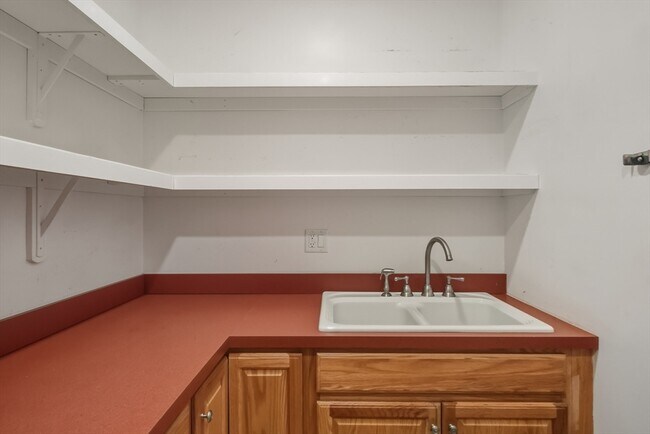 Building Photo - 1327 Liberty St