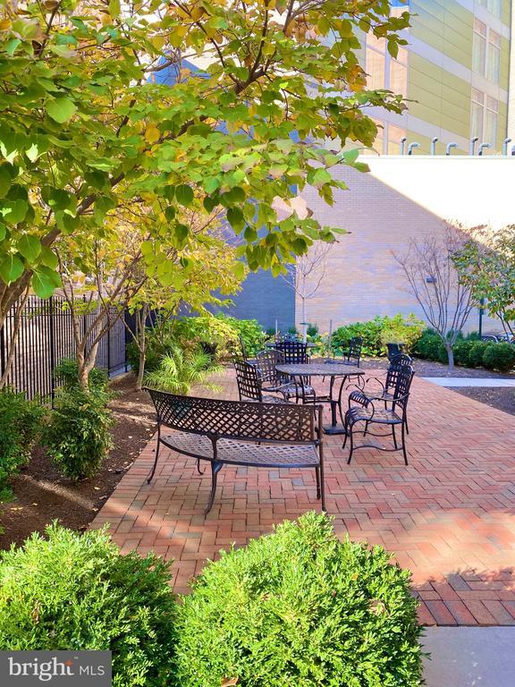 Building Photo - 1600 Prince St