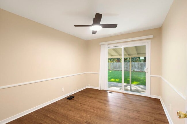 Building Photo - 2124 Maryal Dr