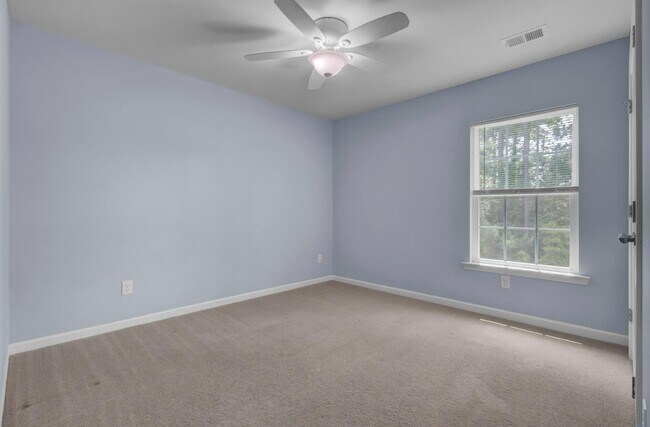 Building Photo - 131 Lakestone Rd