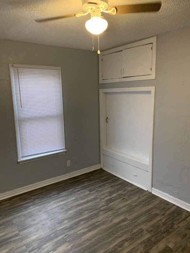 Building Photo - 512 Morrison Ave