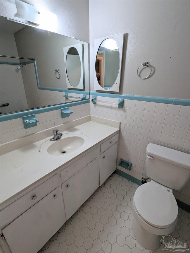 Building Photo - 5185 Hilltop Dr