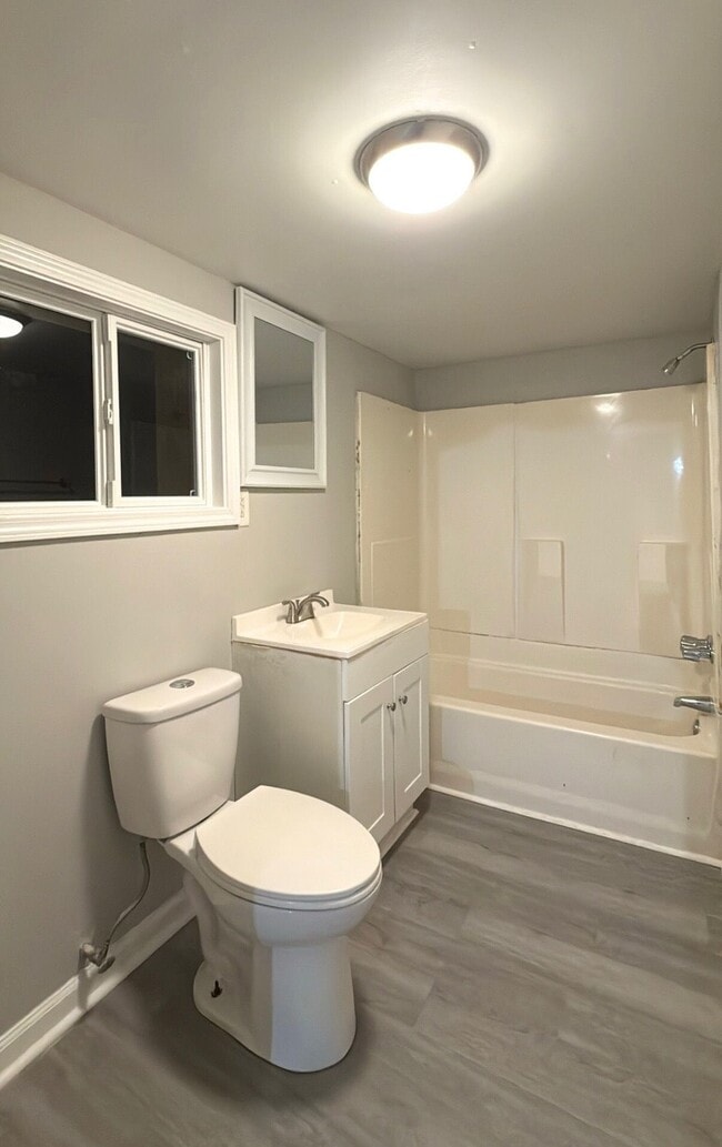 Building Photo - Arcade Ave.