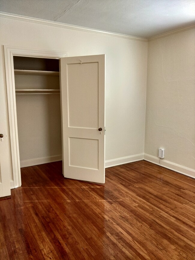 Building Photo - 220 E Montgomery St