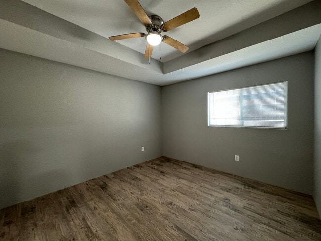 Building Photo - Newly Renovated Duplex in NE San Antonio!