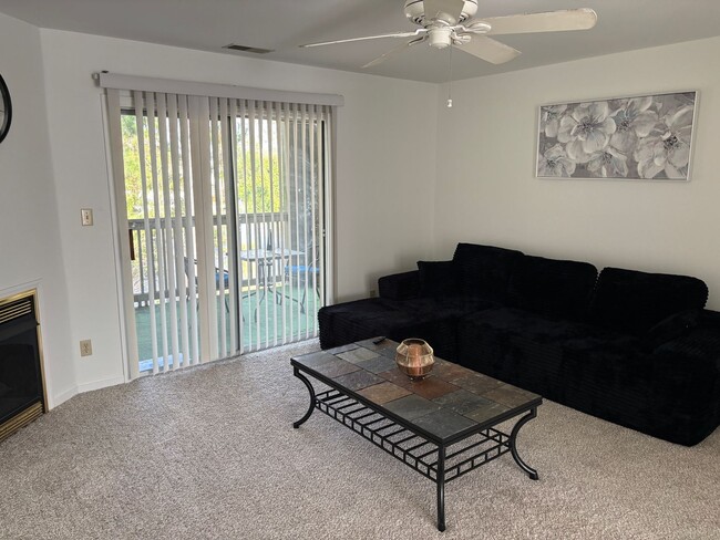 Building Photo - 2 BEDROOM 2 BATH ON 2ND FLOOR AT MYRTLE GR...