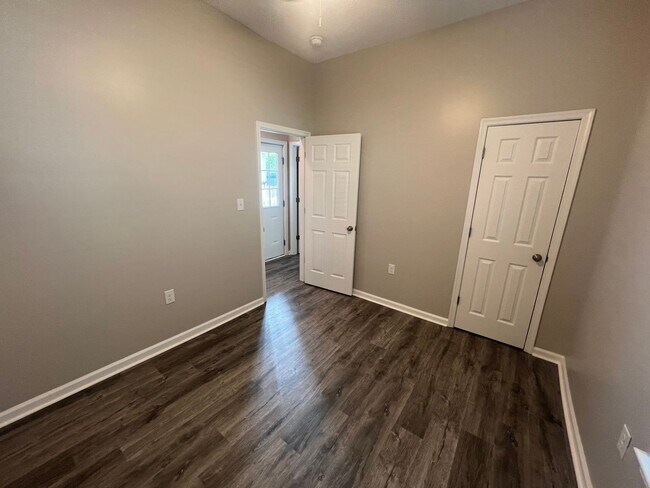 Building Photo - W 27th Street