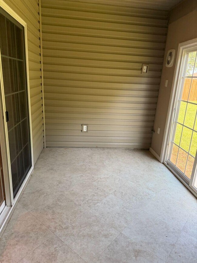 Building Photo - 509 Amazon Dr