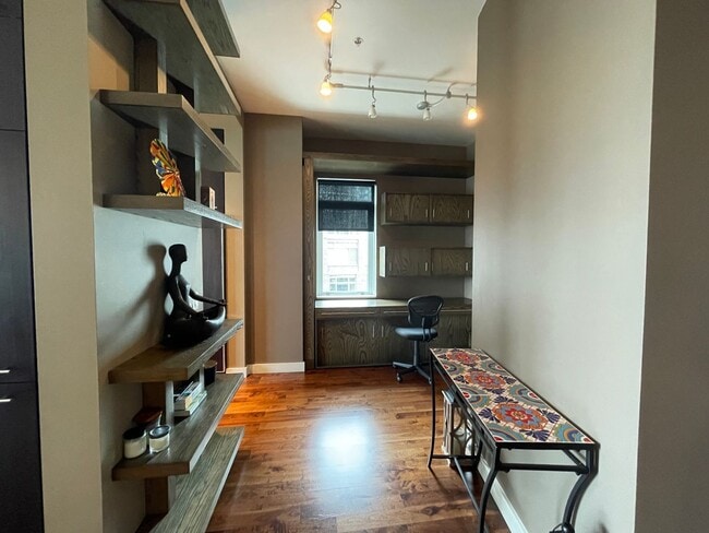 Building Photo - Incredible 1Bd/1Ba Fully Furnished Condo in the Pearl!!!! Corner Unit with Spectacular Views & Ga...