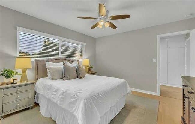 Building Photo - 3907 La Crescenta Ave