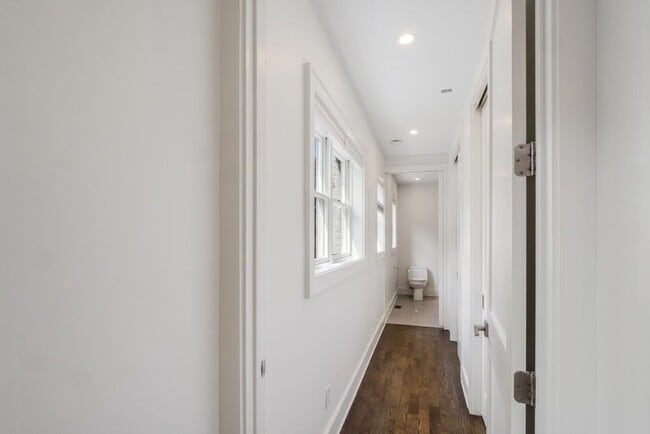 Building Photo - 564 Parkway Dr NE