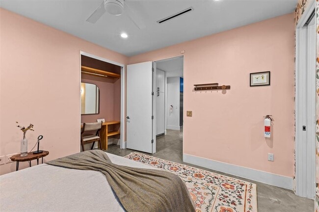 Building Photo - 5704 Driftwood Dr