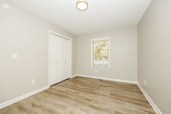 Building Photo - 311 Shadylake Dr