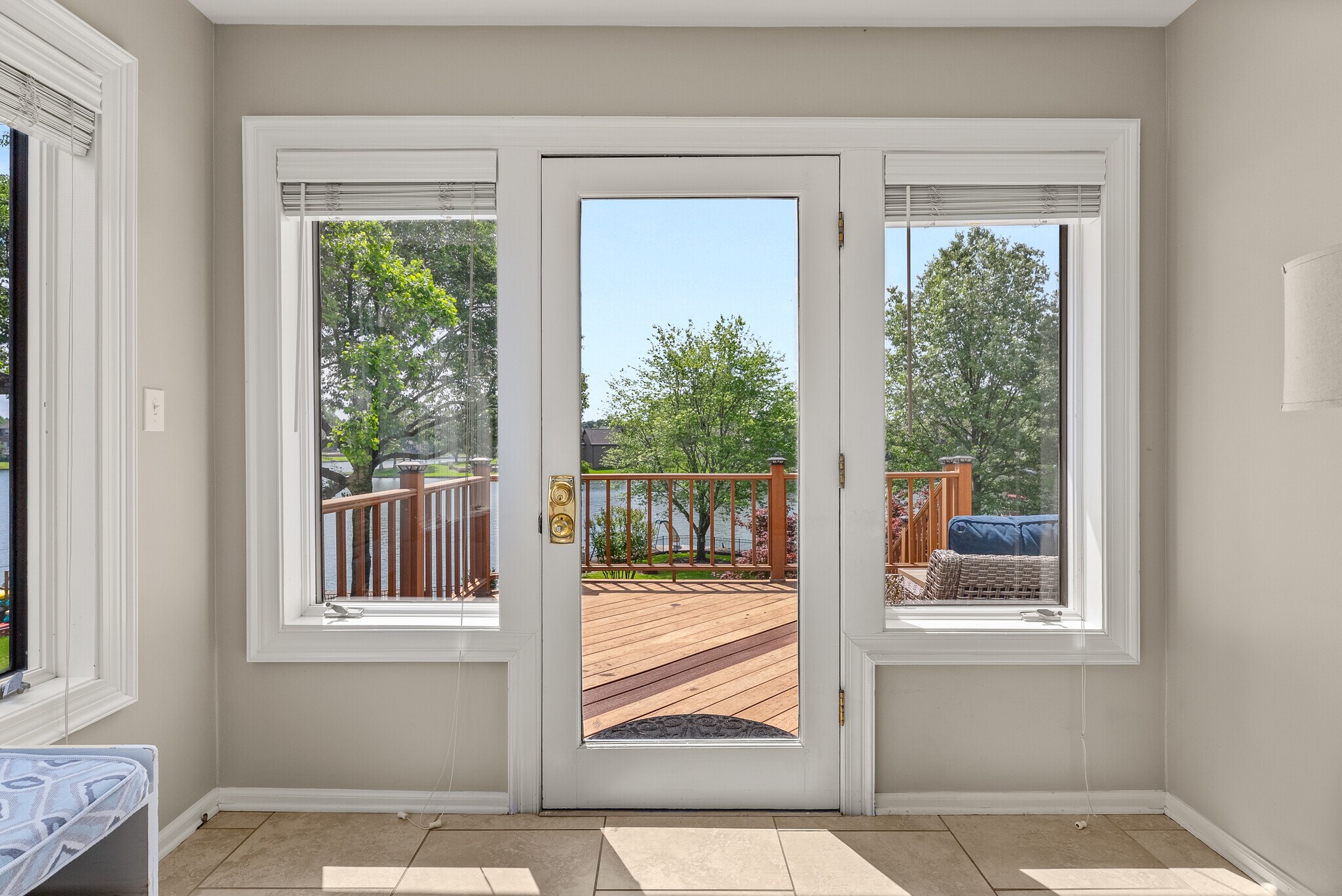 Building Photo - 9711 Pine Point Dr