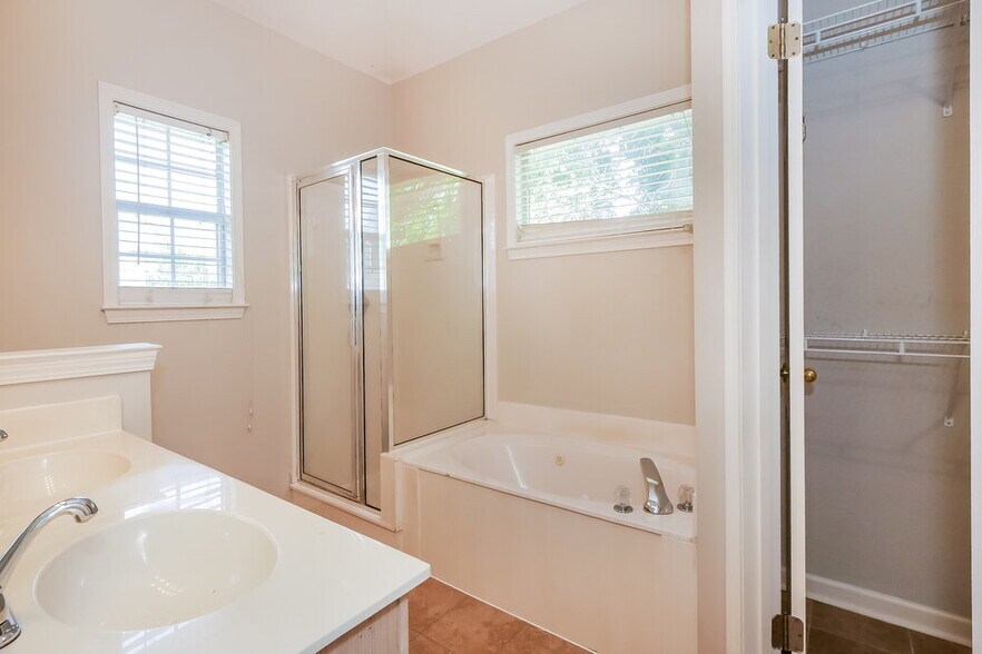 Building Photo - 7436 Grey Heather Way