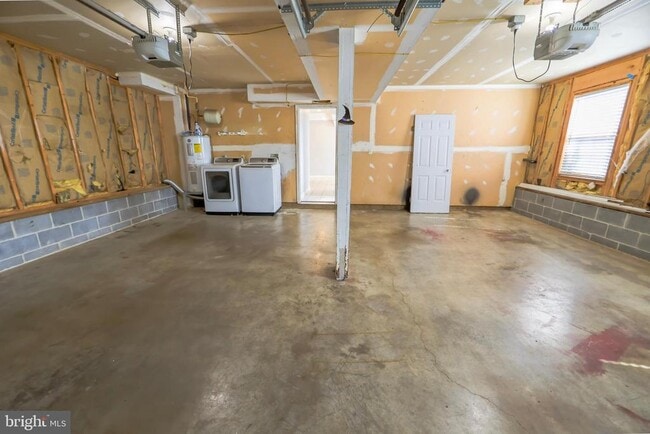 Building Photo - 18500 Bull Run Dr