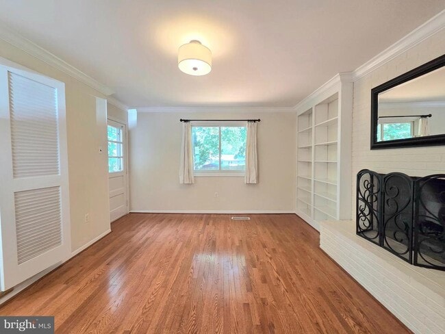 Building Photo - 111 Tamarisk Ct
