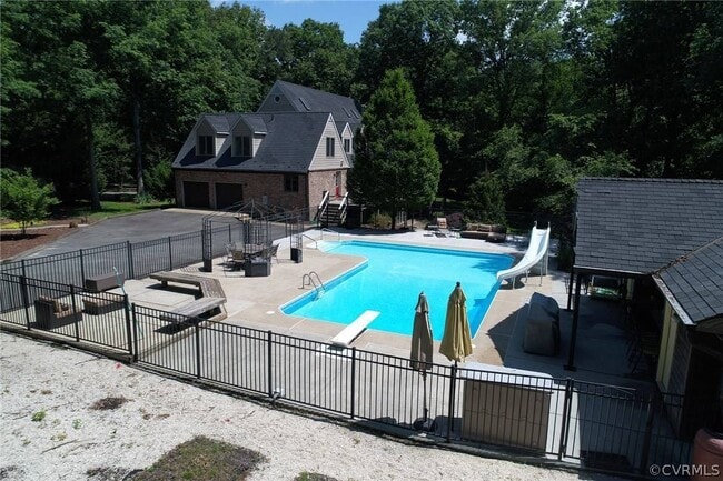 Building Photo - Large Walkout Basement Apartment w/ Pool