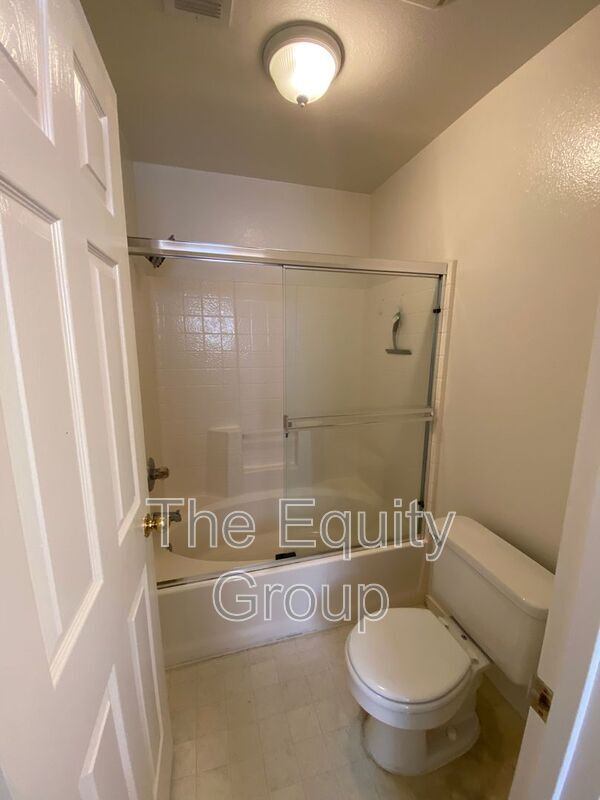 Building Photo - 3848 E Oak Ave
