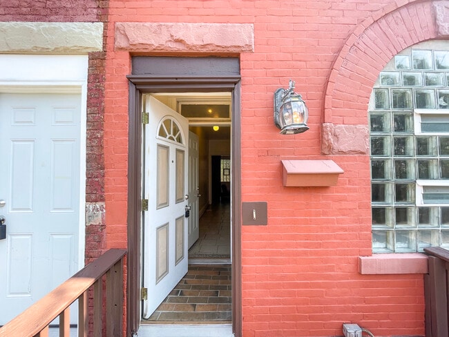 Building Photo - 305 Lawn St