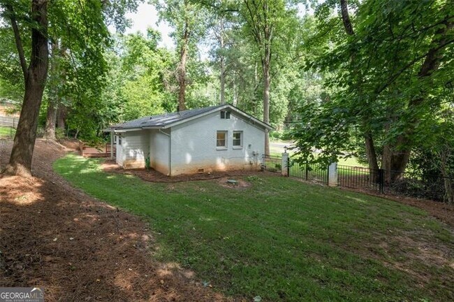 Building Photo - 83 Lucia Dr SE