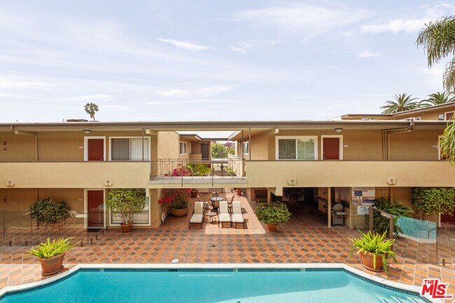 Building Photo - 970 Palm Ave