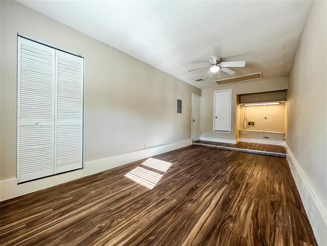 Building Photo - 12004 Thompkins Dr